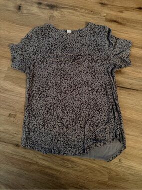 Old Navy Gray Leopard Print Short Sleeve Tee
